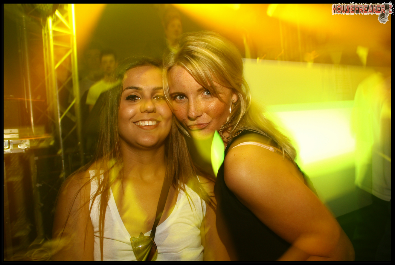 1321x889 pixels (1.158K)